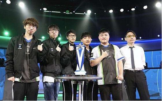 更是对两国 更是对两国