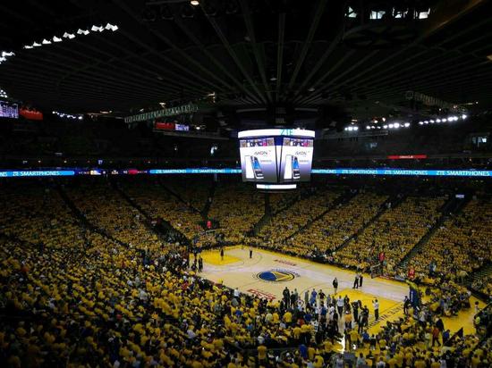 他把焦点放 他把焦点放